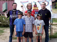 maibaum_umschmeissen_2003_d.jpg (46346 Byte)