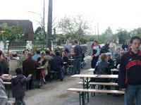 maibaum_aufstellen1.jpg (40361 Byte)