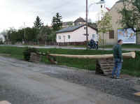 maibaum_aufstellen2.jpg (38470 Byte)