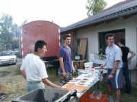 maibaum_umschmeissen_2003_9.jpg (36012 Byte)