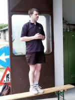 maibaum_umschmeissen_2003_b.jpg (40867 Byte)